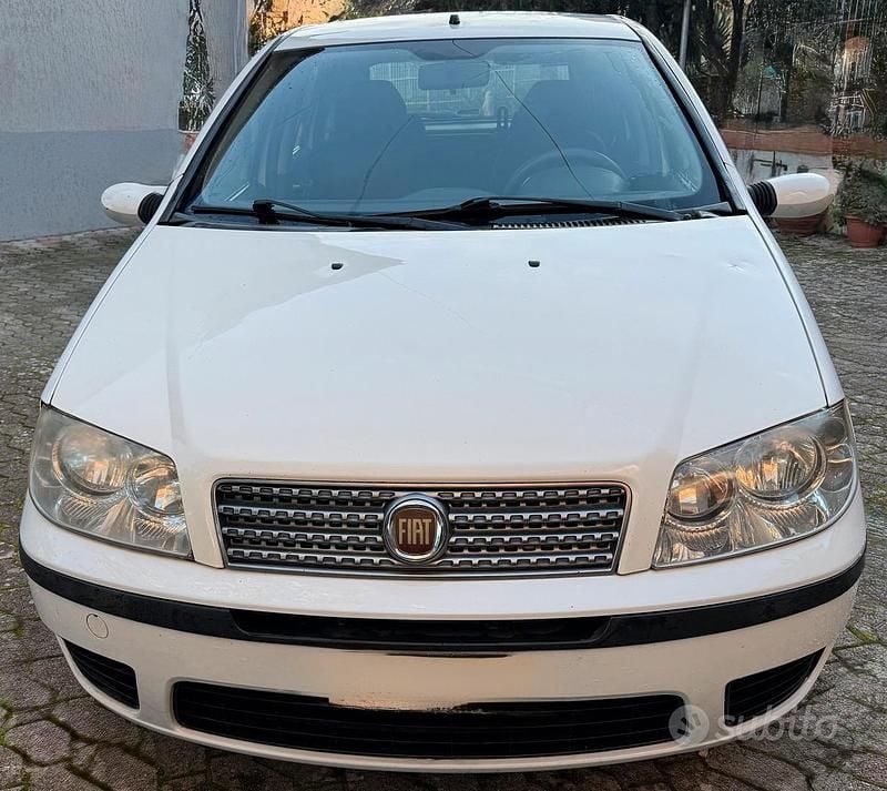 Bianco Usata 2007 Fiat Punto Tre volumi | 1200 € (Ottimo prezzo) - Immagine 1/4