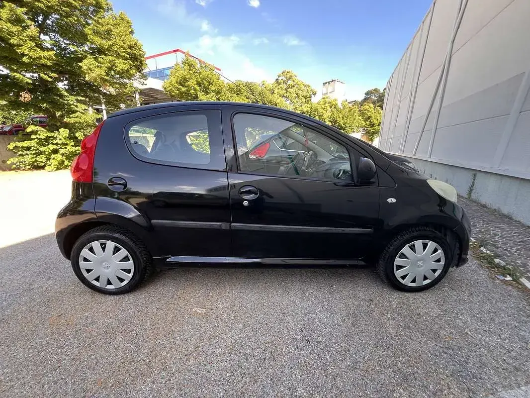 Usata Peugeot 107 68 CV (50 kW) 2006 Nero Utilitaria