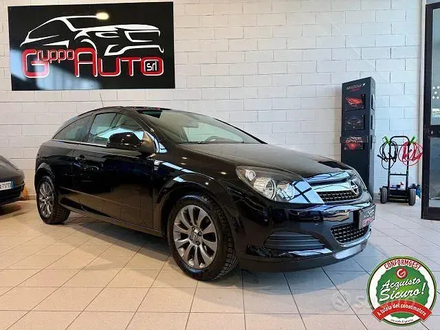 Usata Opel Astra GTC Edition 90 CV (66 kW) 2010 Nero Utilitaria
