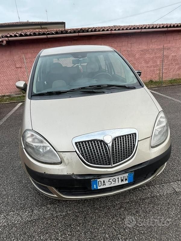 Usata 2006 Lancia Musa Monovolume | 1200 € (Super prezzo) - Immagine 1/4