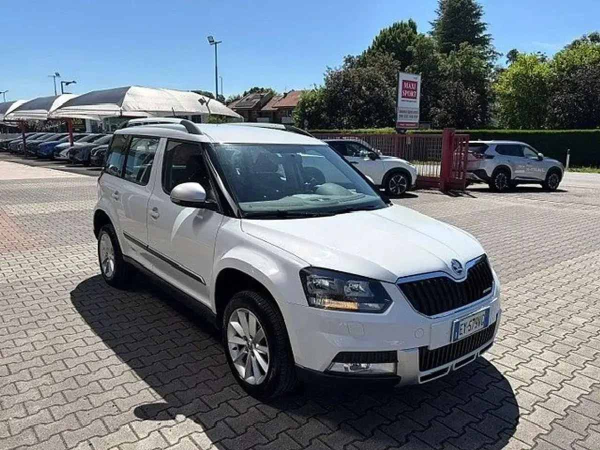 Usata Skoda Yeti 105 CV (77 kW) 2015 Bianco pastello SUV