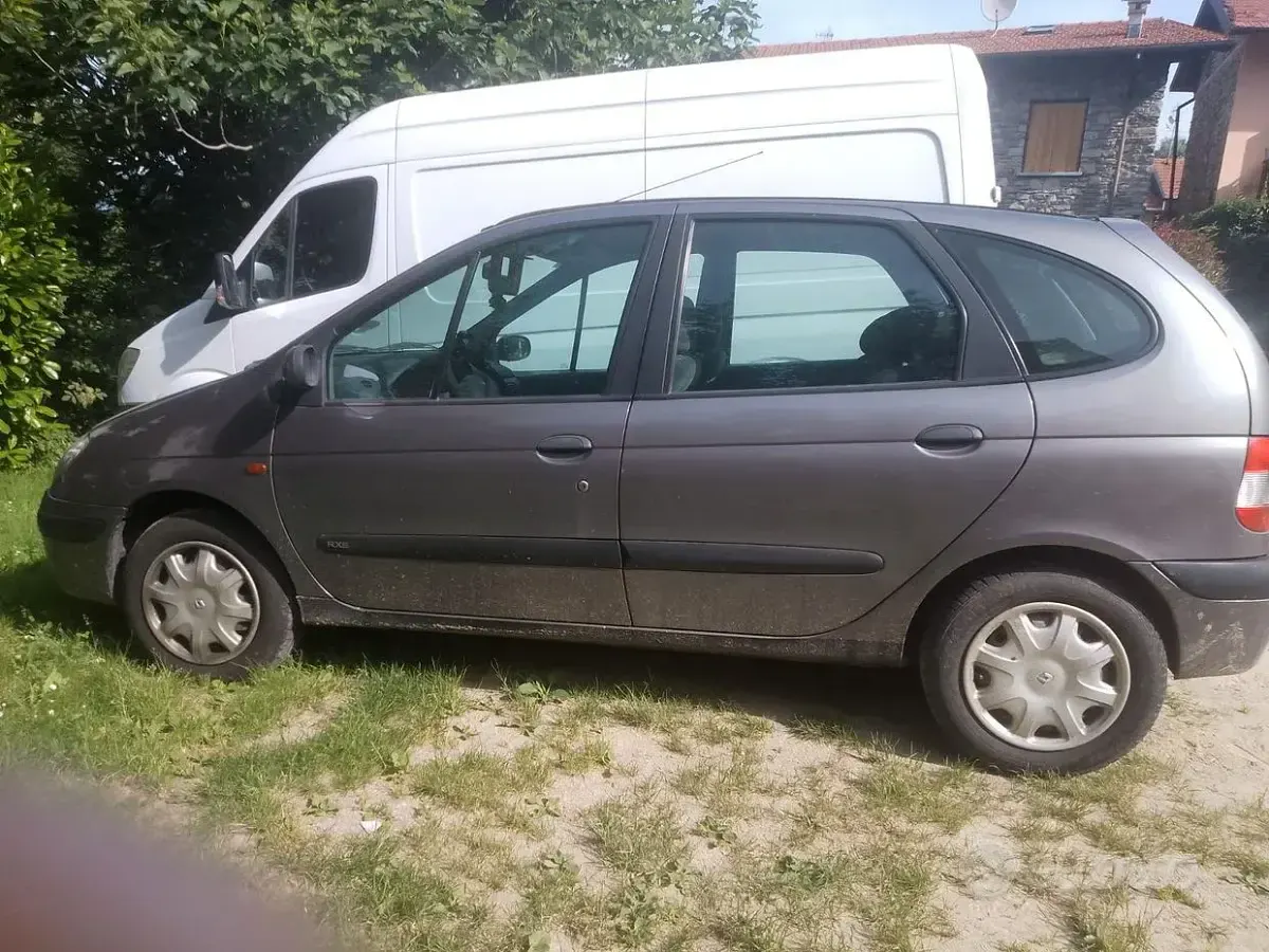 Usata Renault Scénic 107 CV (78 kW) 2001 Grigio Monovolume