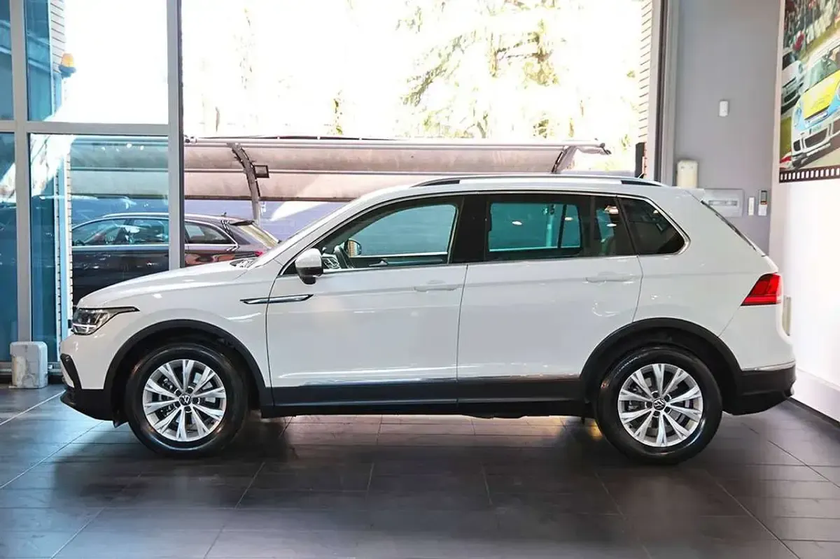 Begagnad VW Tiguan Life 150 HK (110 kW) 2022 Vit SUV