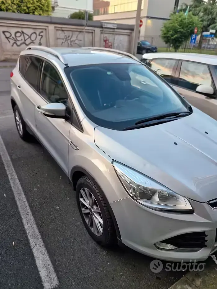 Usata Ford Kuga Titanium 120 CV (88 kW) 2016 Grigio SUV
