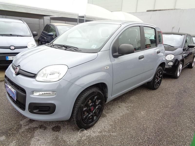 Usata Fiat Panda 84 CV (61 kW) 2019 Gray Berlina