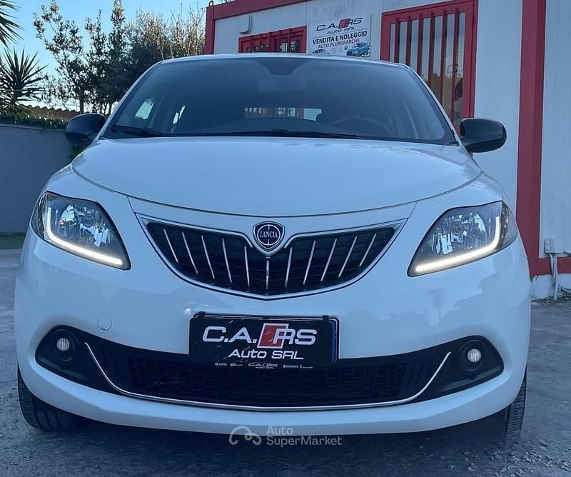 Usata Lancia Ypsilon Gold 69 CV (50 kW) 2022 Bianco Utilitaria
