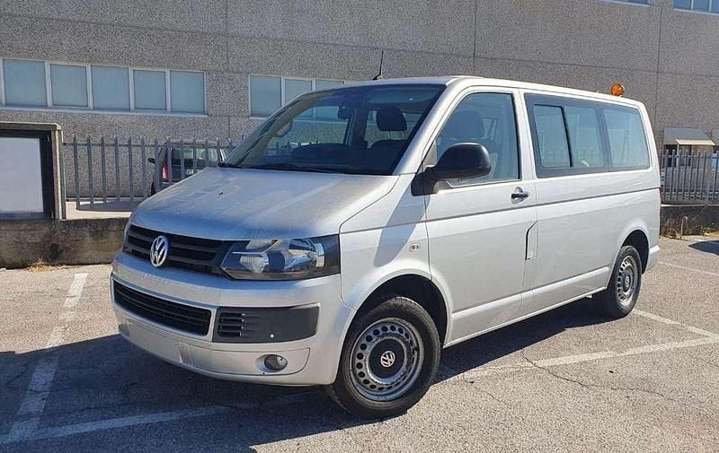 Usata VW T5 140 CV (102 kW) 2013 Grigio chiaro Furgone
