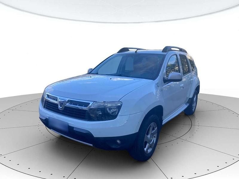 Bianco Usata 2012 Dacia Duster Lauréate SUV | 7900 € (Buon prezzo) - Immagine 1/4