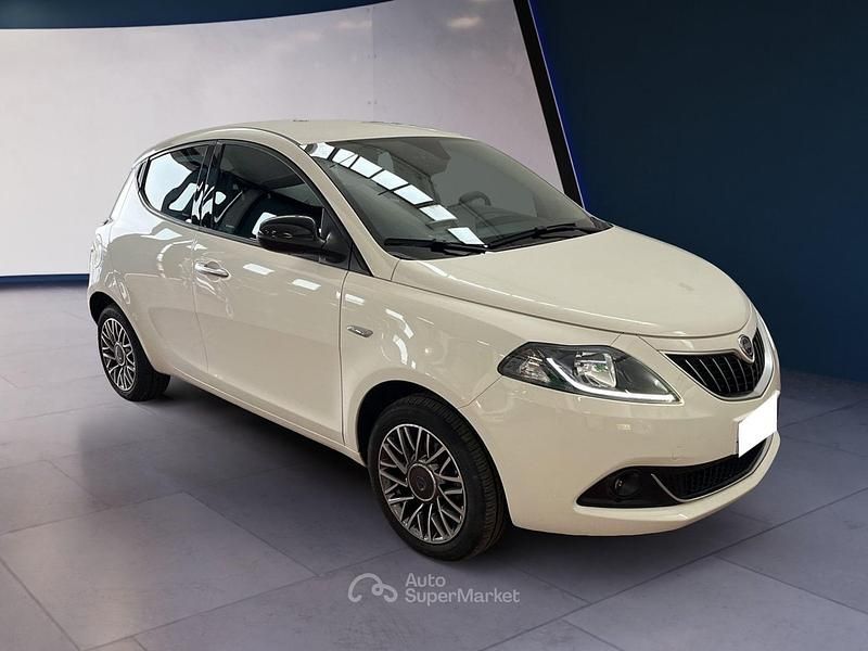 Usata Lancia Ypsilon Gold 69 CV (50 kW) 2023 Grigio Utilitaria