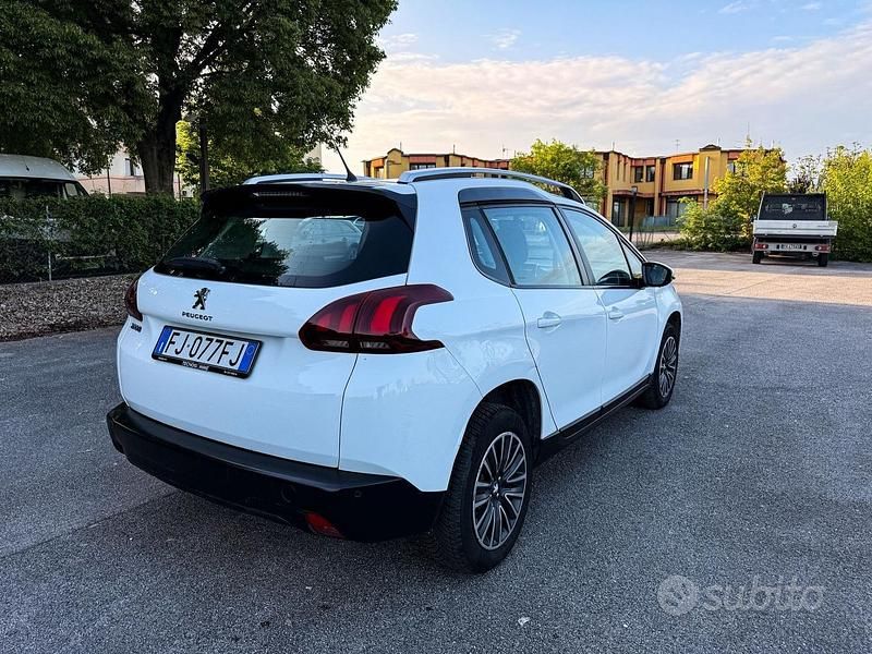 Usata Peugeot 2008 Active 75 CV (55 kW) 2017 Bianco SUV