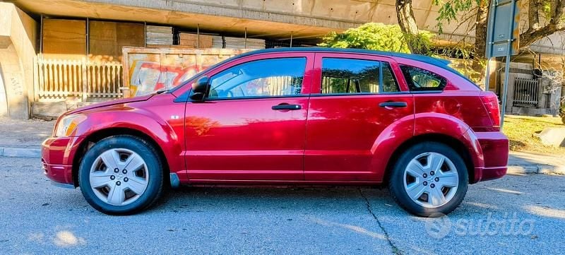 Usata Dodge Caliber 150 CV (110 kW) 2010 Rosso Utilitaria