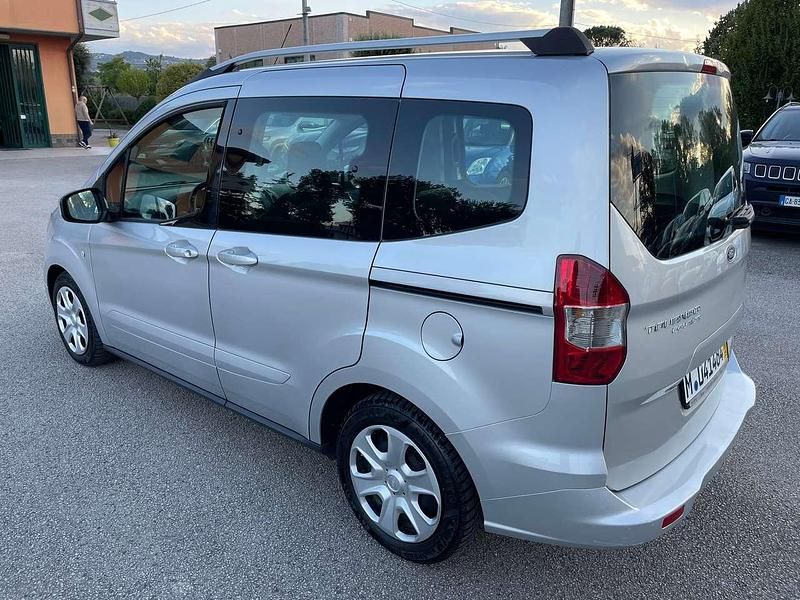 Usata Ford Tourneo Courier S 75 CV (55 kW) 2018 Argento Monovolume