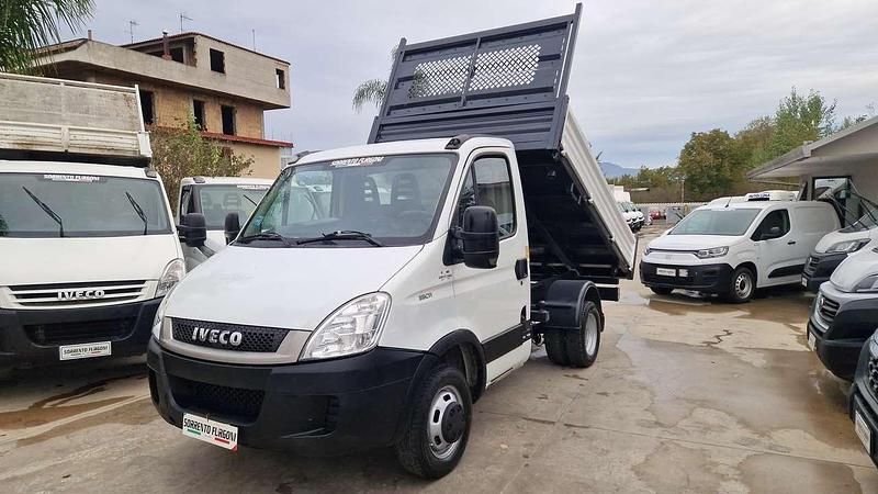 Bianco Usata 2011 Iveco Daily | 14.490 € (Molto cara) - Immagine 1/4