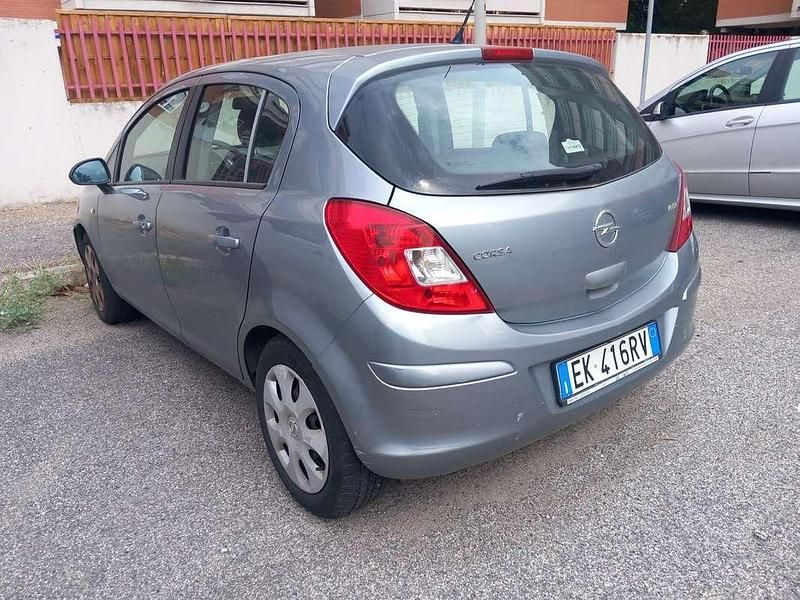 Argento Usata 2011 Opel Corsa Club Tre volumi | 4500 € (Buon prezzo) - Immagine 1/4