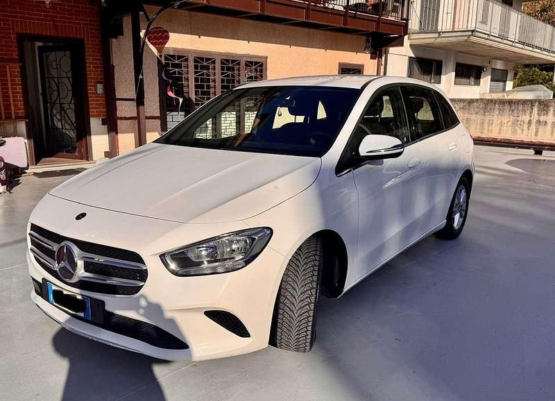 Usata 2020 Mercedes B180 Monovolume | 16.990 € (Super prezzo) - Immagine 1/4