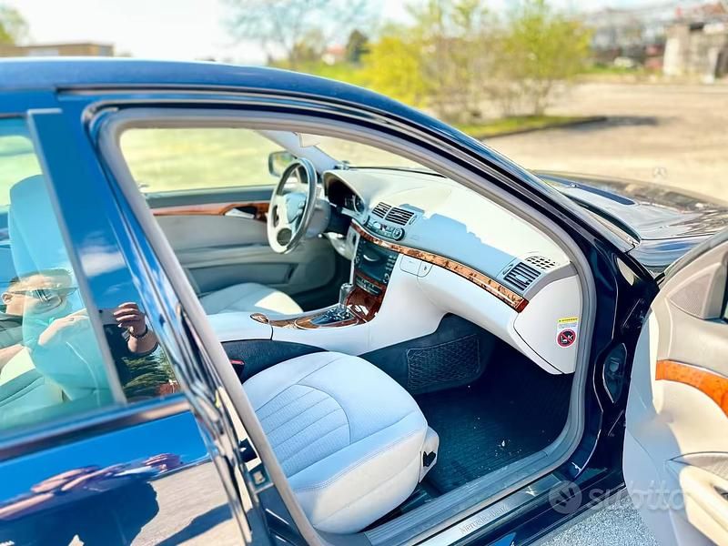 Usata Mercedes E200 2007 Blu Berlina