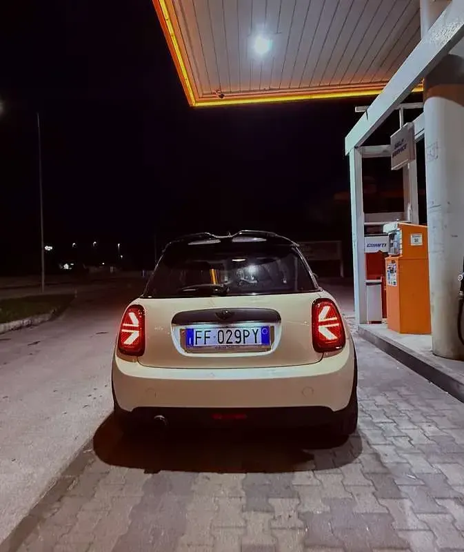 Usata Mini ONE 102 CV (75 kW) 2016 Bianco Utilitaria