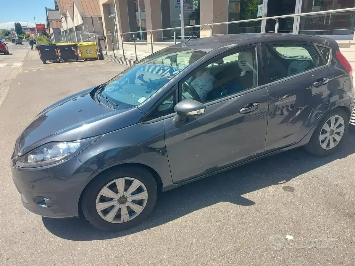 Usata Ford Fiesta 90 CV (66 kW) 2010 Berlina
