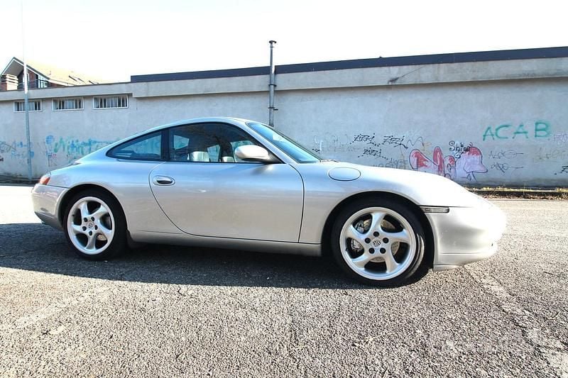 Usata Porsche 911 Carrera 4 300 CV (220 kW) 2000 Grigio Coupé