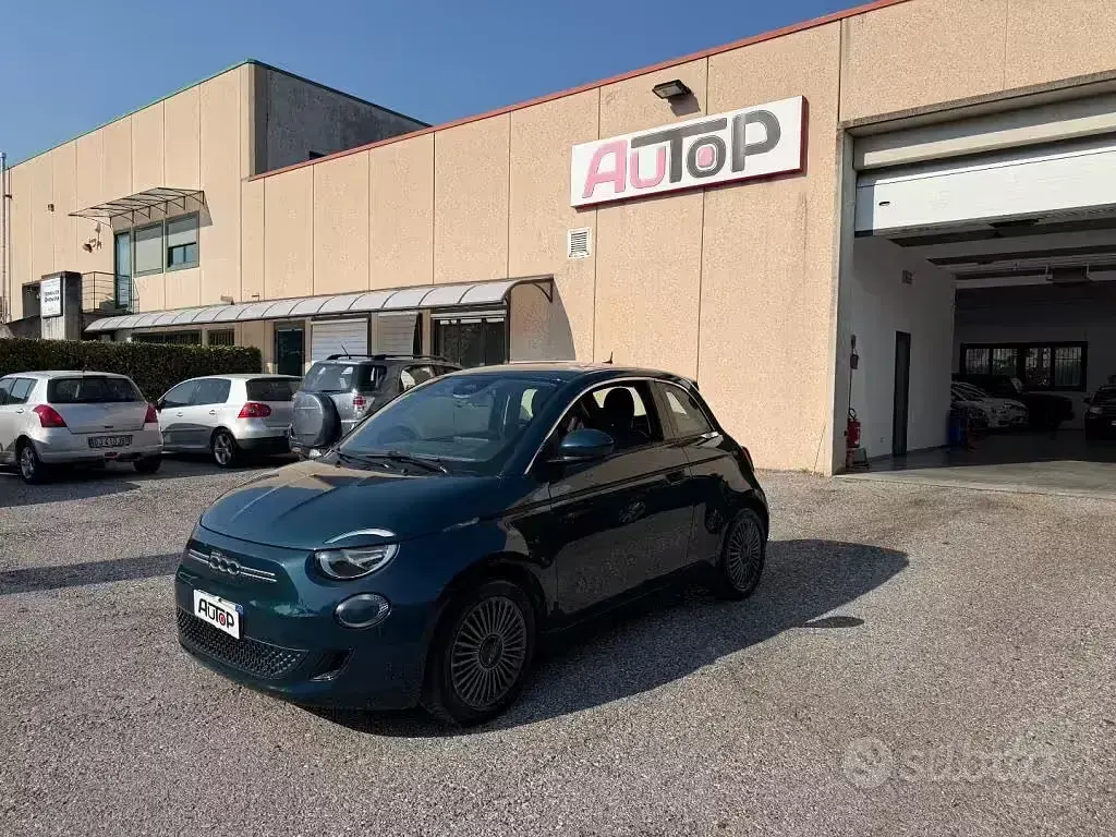 Usata Fiat 500e Action 42 kW (58 CV) 2020 Bluazzurro Berlina