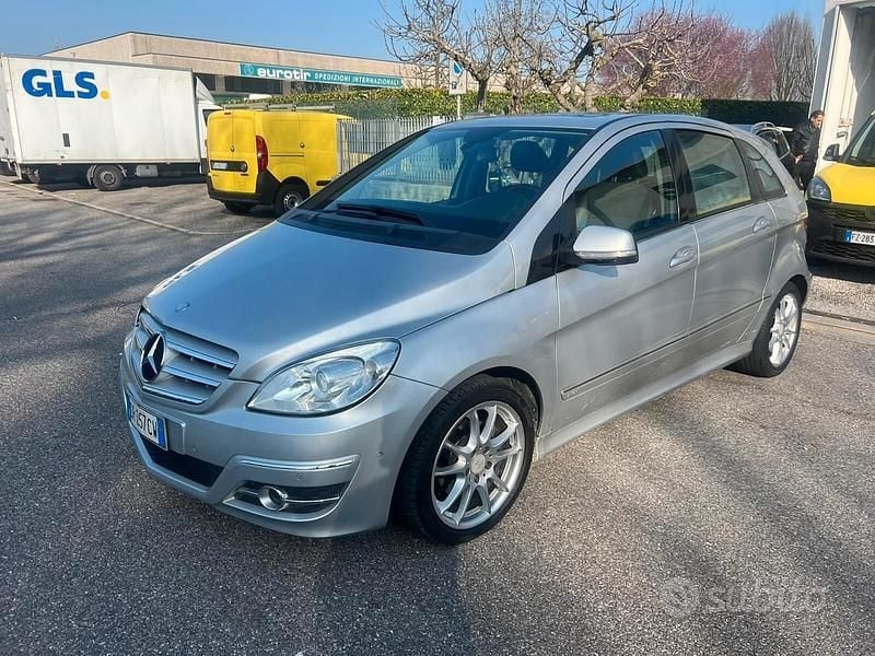 Usata Mercedes B200 140 CV (102 kW) 2008 Grigio Monovolume