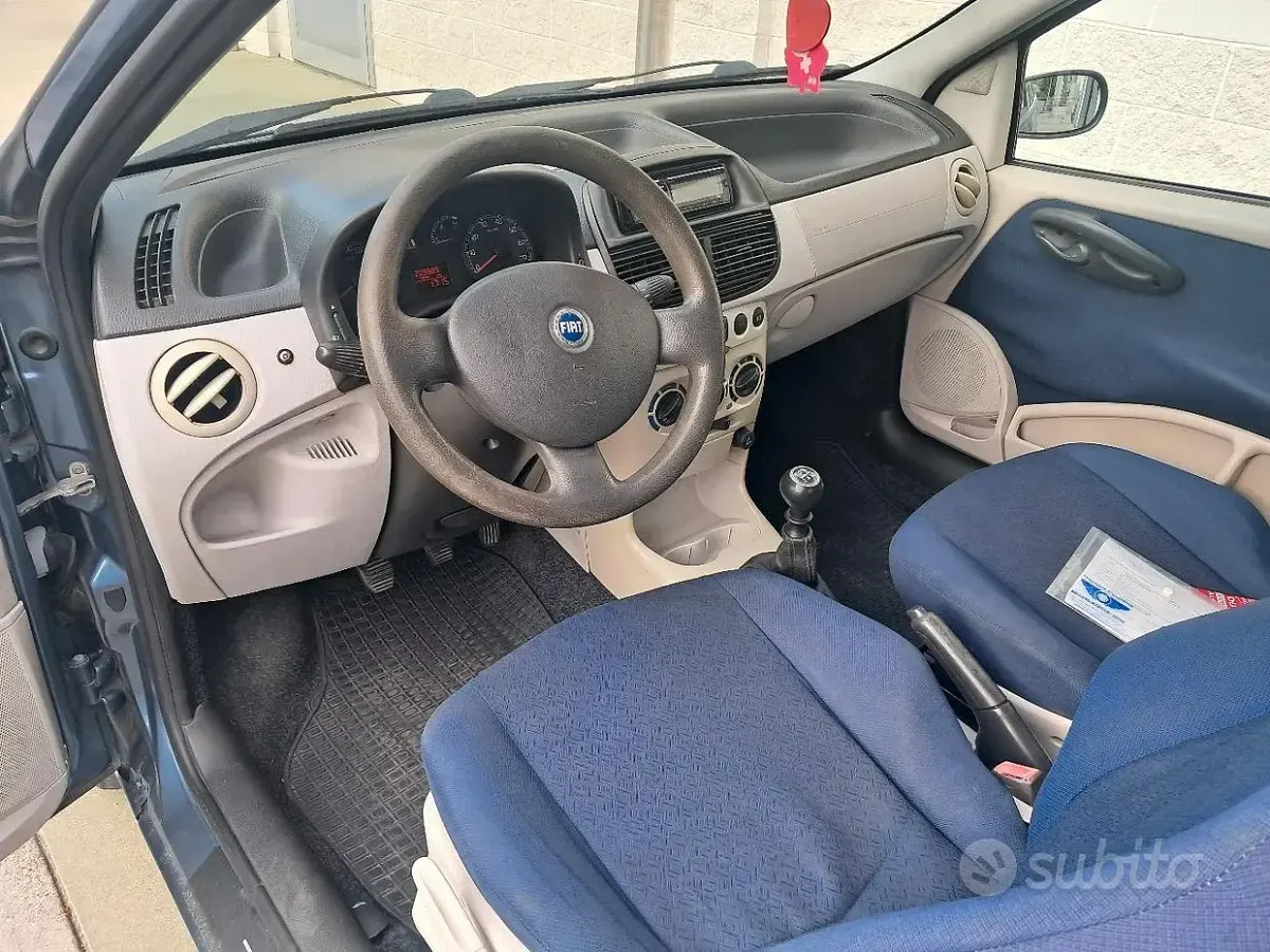 Usata Fiat Punto 60 CV (44 kW) 2004 Bluazzurro Utilitaria