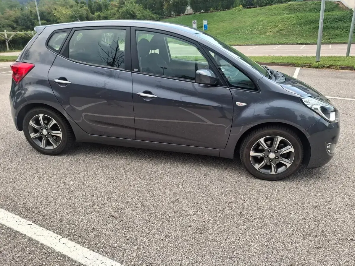 Usata Hyundai ix20 125 CV (91 kW) 2019 Grigio Utilitaria