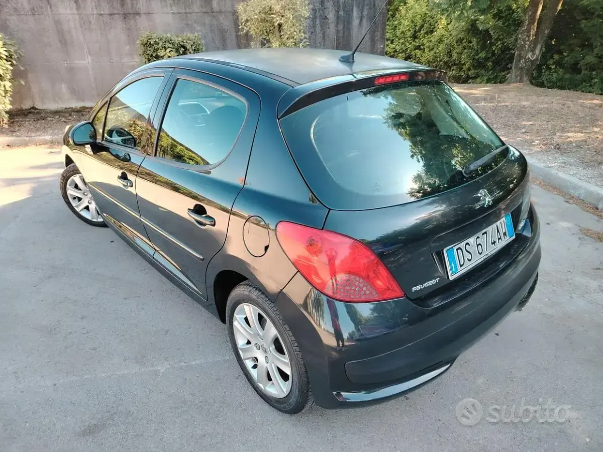 Usata Peugeot 207 109 CV (80 kW) 2008 Nero Berlina