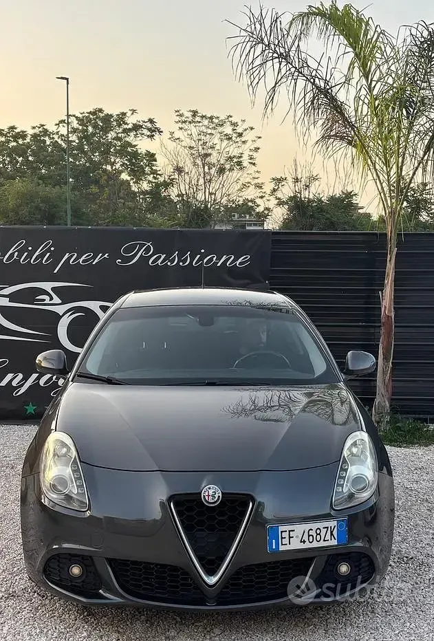 Usata Alfa Romeo Giulietta Distinctive 105 CV (77 kW) 2011 Grigio Utilitaria
