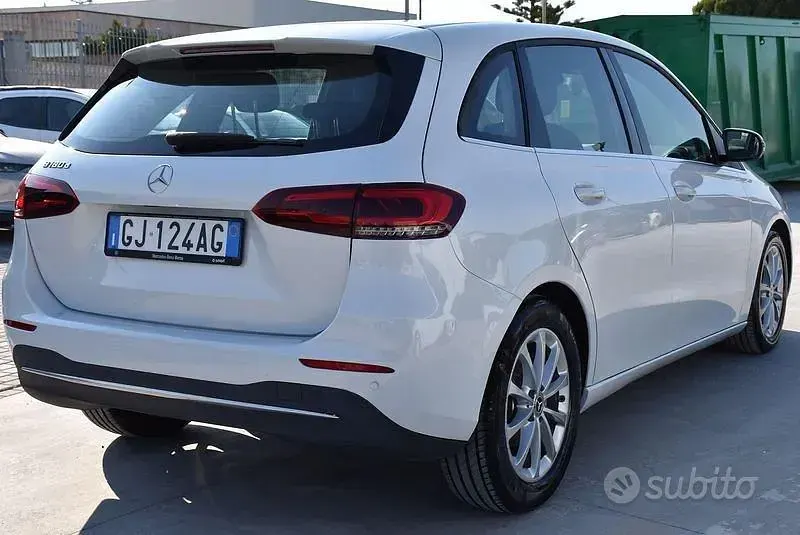 Usata Mercedes B180 Business 116 CV (85 kW) 2022 Bianco Utilitaria