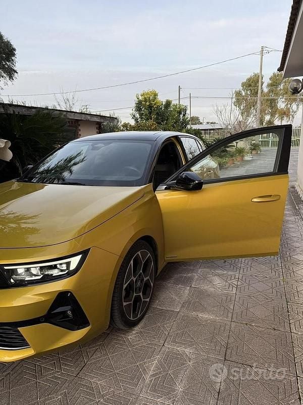 Usata Opel Astra 130 CV (95 kW) 2022 Giallo Berlina