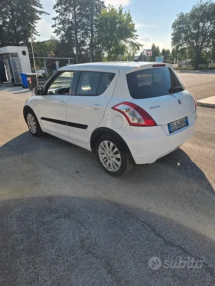 Usata Suzuki Swift 94 CV (69 kW) 2012 Bianco Utilitaria