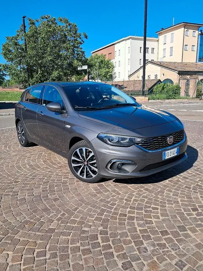 Usata Fiat Tipo 120 CV (88 kW) 2016 Grigio Berlina