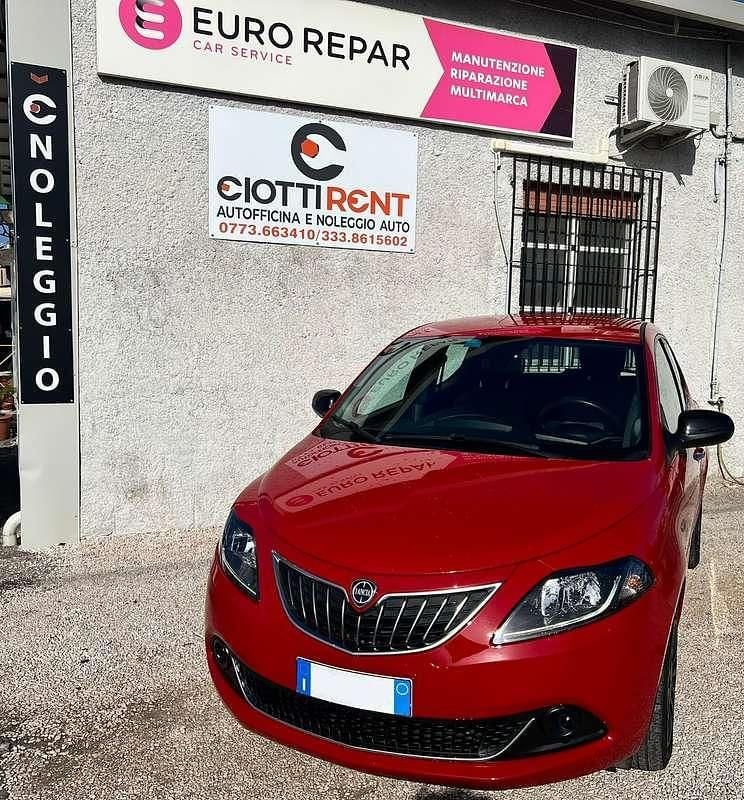 Usata Lancia Ypsilon Silver 69 CV (50 kW) 2022 Rosso Utilitaria