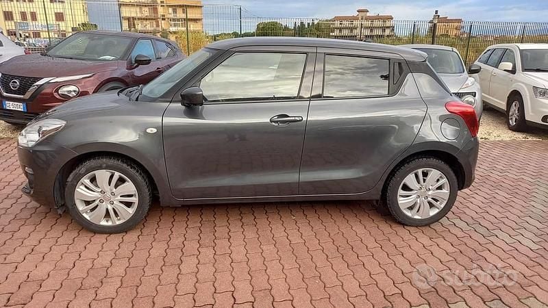 Usata Suzuki Swift 90 CV (66 kW) 2020 Grigio Berlina