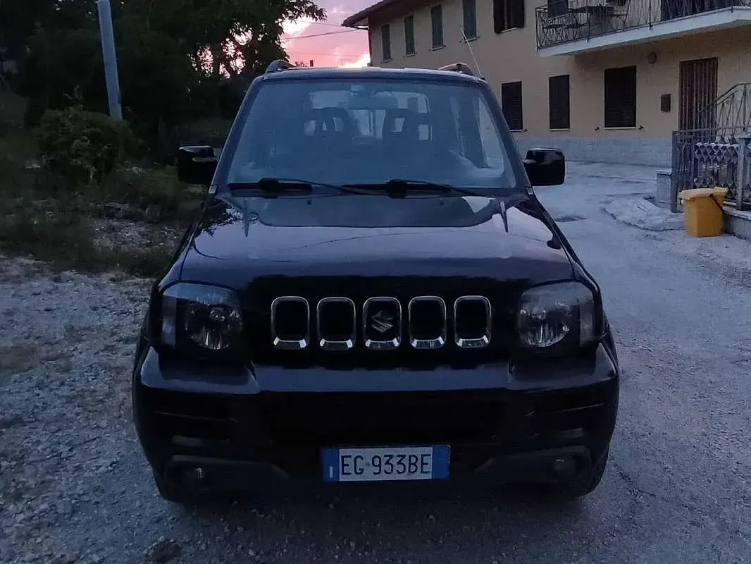Usata Suzuki Jimny 86 CV (63 kW) 2010 Nero SUV