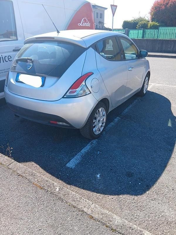 Usata Lancia Ypsilon 69 CV (50 kW) 2014 Grigio Utilitaria