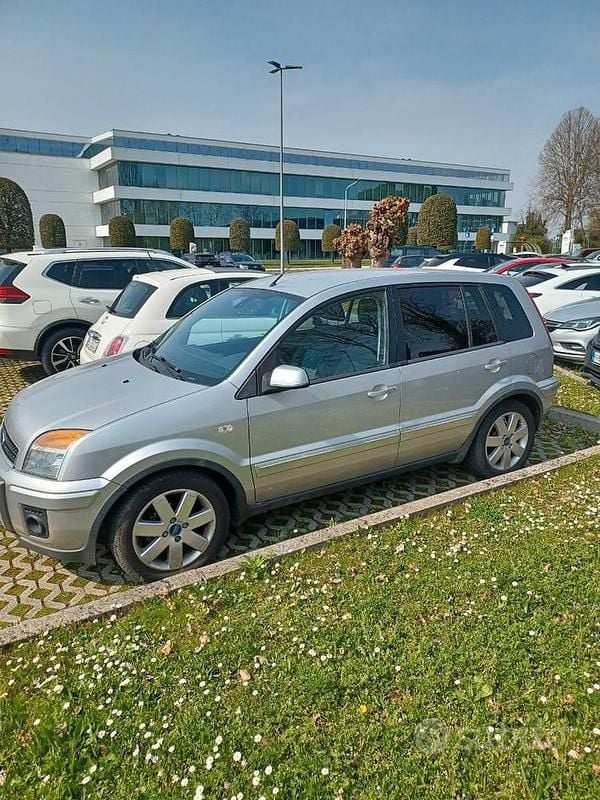 Usata Ford Fusion Titanium 80 CV (58 kW) 2009 Grigio Utilitaria