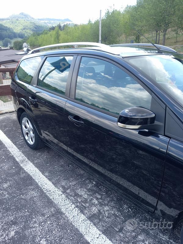 Usata Ford Focus 109 CV (80 kW) 2010 Nero Station wagon