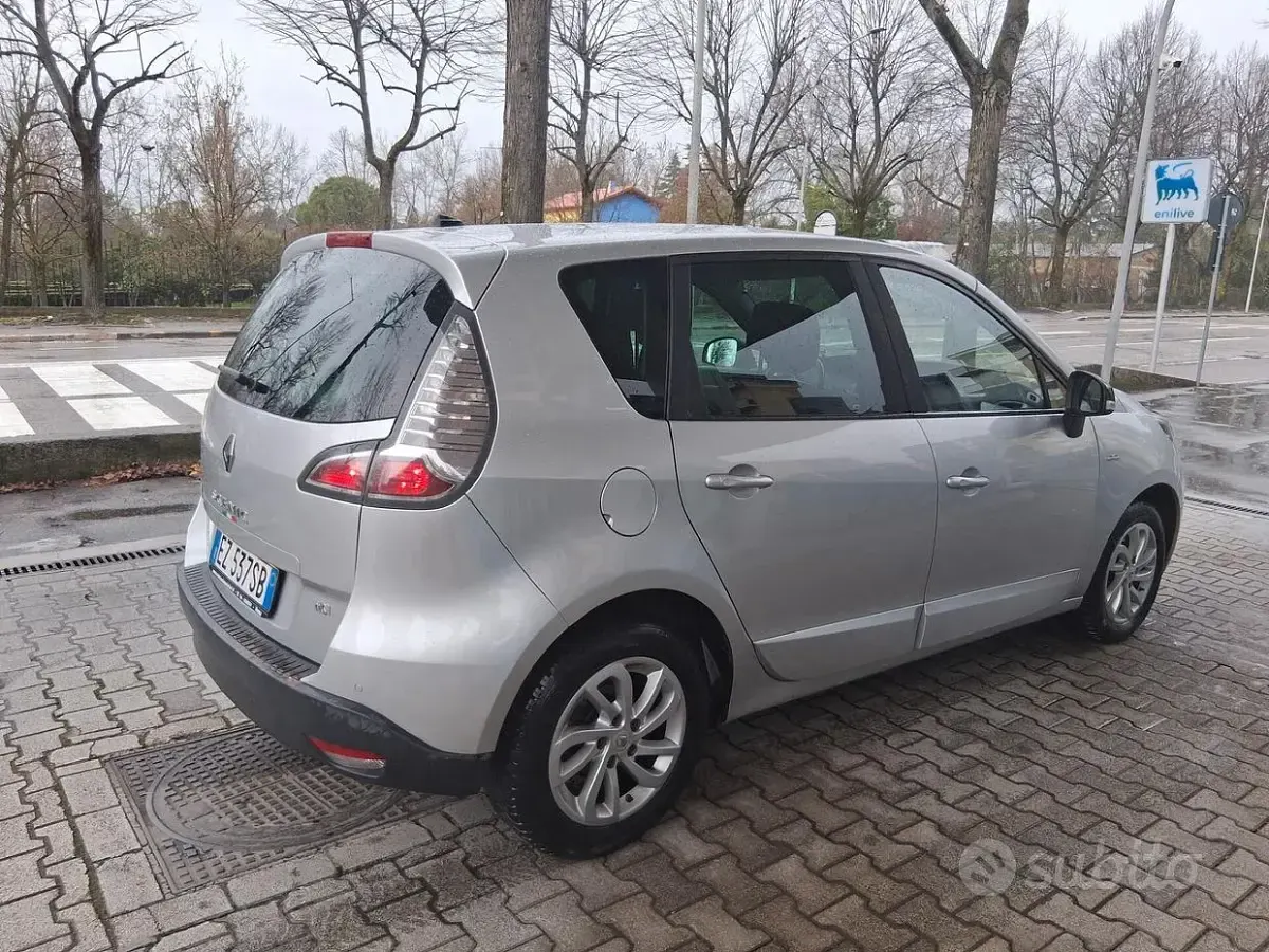 Usata Renault Scénic III XMOD 110 CV (80 kW) 2015 Grigio Monovolume