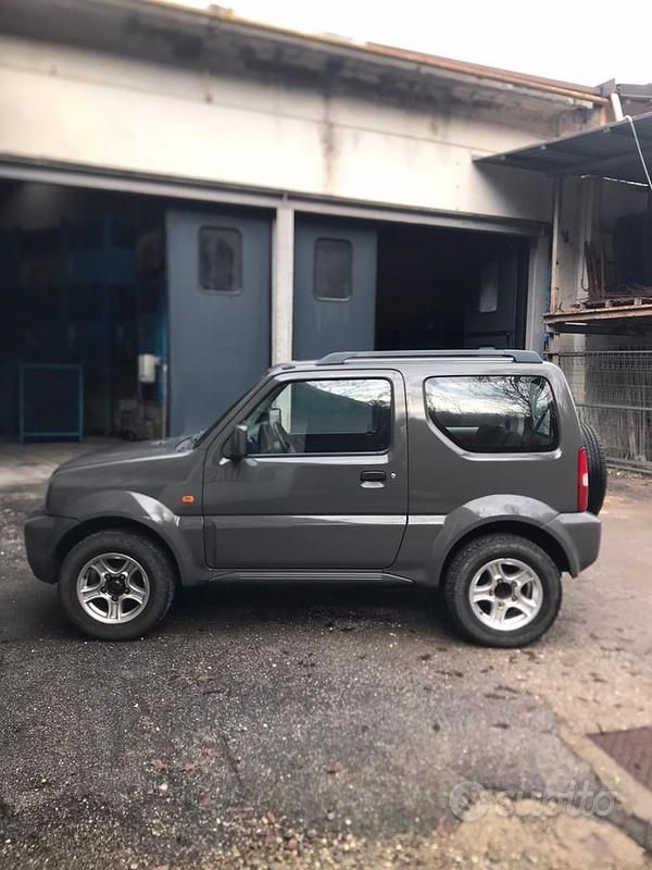 Usata Suzuki Jimny 2006 Grigio SUV