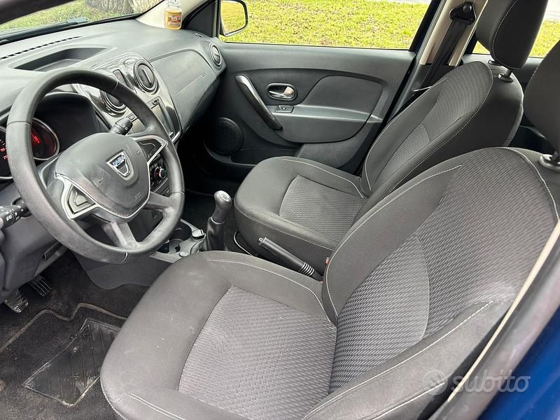 Usata Dacia Sandero 75 CV (55 kW) 2017 Blu Utilitaria