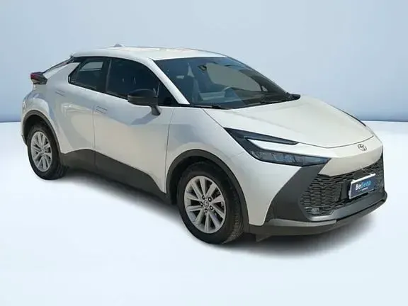 Usata Toyota C-HR Active 140 CV (102 kW) 2024 Bianco SUV