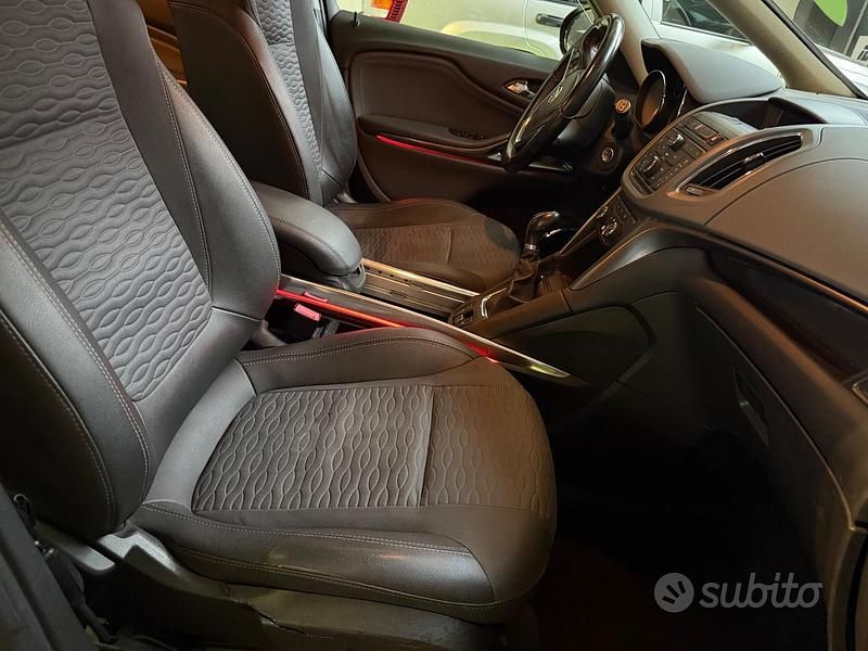 Usata Opel Zafira Tourer Cosmo 110 CV (80 kW) 2012 Grigio Monovolume