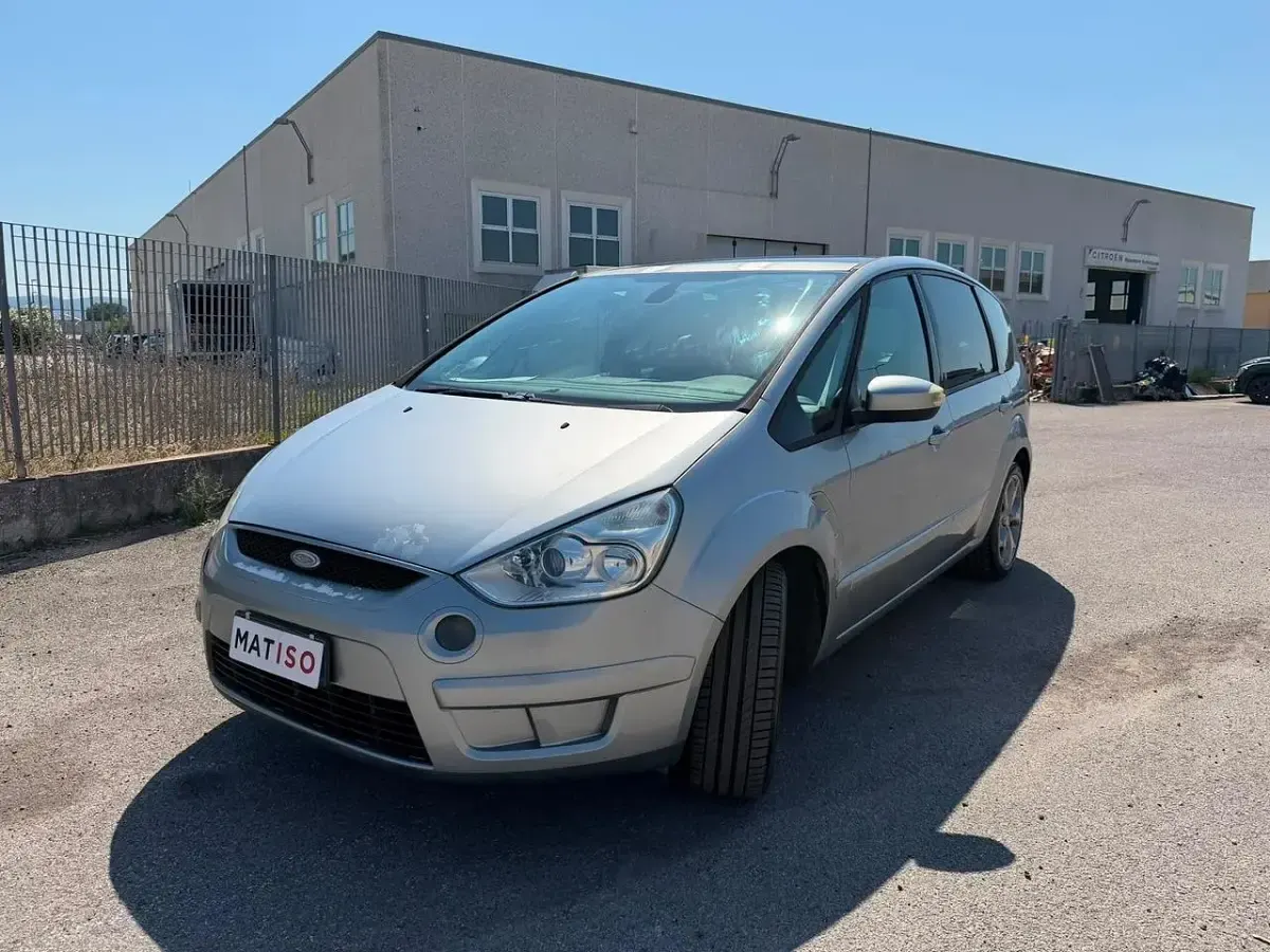 Usata Ford S-MAX Titanium 140 CV (102 kW) 2008 Argento Monovolume