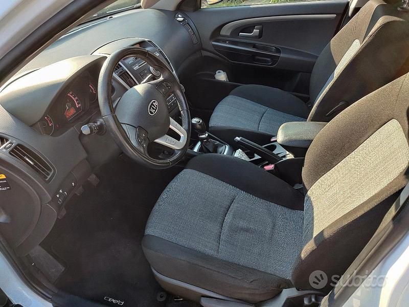 Usata Kia Ceed 90 CV (66 kW) 2012 Bianco Utilitaria