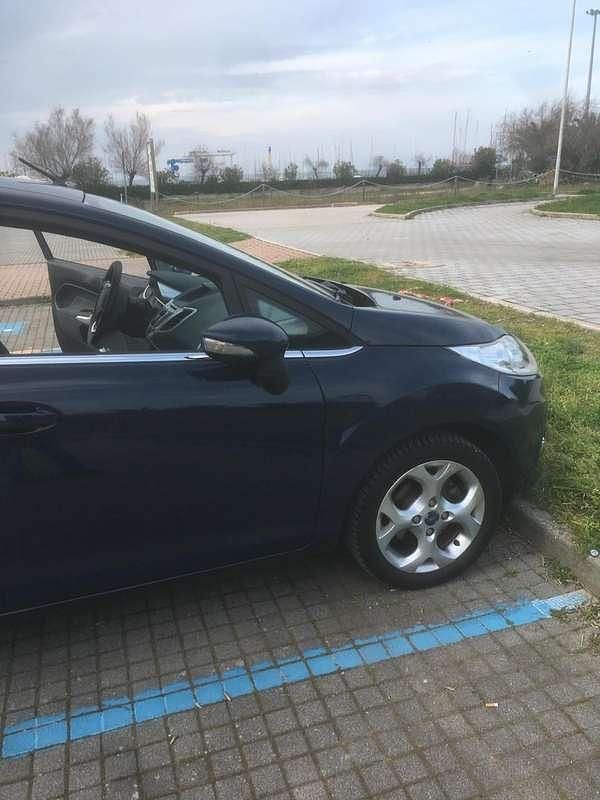 Usata Ford Fiesta 60 CV (44 kW) 2009 Blu Utilitaria