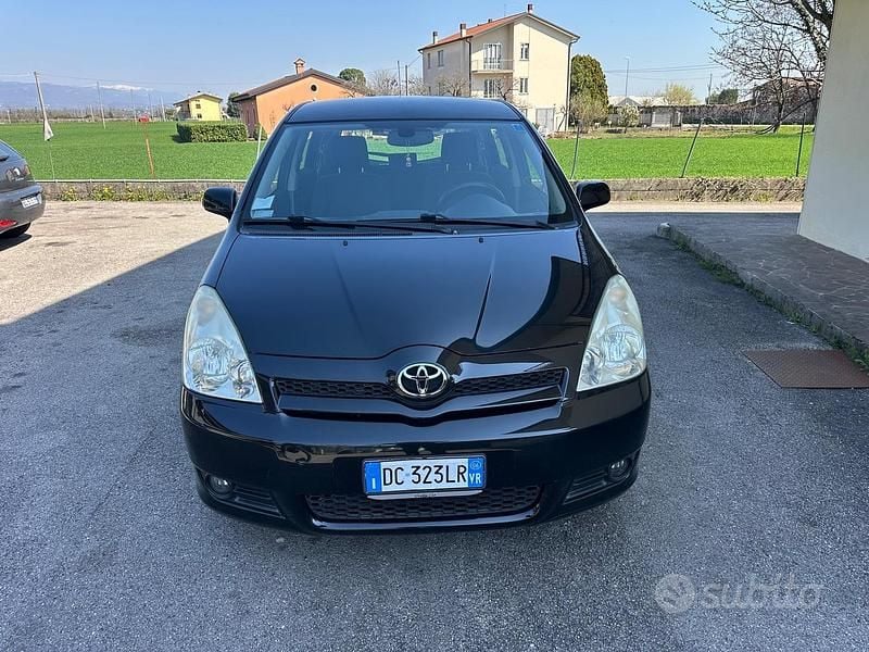Usata Toyota Corolla Verso Sol 135 CV (99 kW) 2006 Nero Monovolume