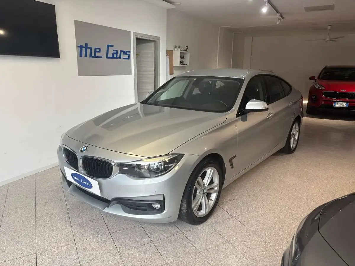 Usata BMW 318 Sport Line 150 CV (110 kW) 2019 Argento Berlina