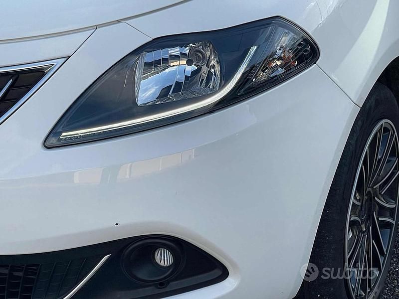 Usata Lancia Ypsilon Gold 69 CV (50 kW) 2023 Bianco Utilitaria